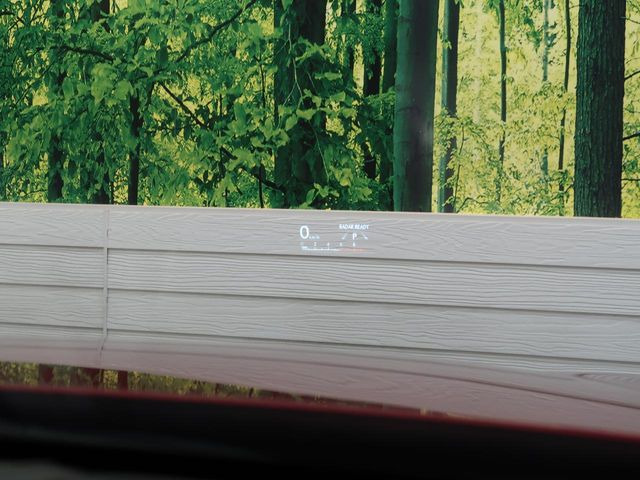 �y�J���[�w�b�h�A�b�v�f�B�X�v���C�z���݂̑��x�⑖�s�����f�W�^���\���ŉ^�]�ȑO���̃K���X�ɓ��e!�J���[�t���Ŏ��F���������A�^�]���ڐ������炳���K�v�ȏ����m�F�ł���̂łƂ��Ă��֗��ň��S!