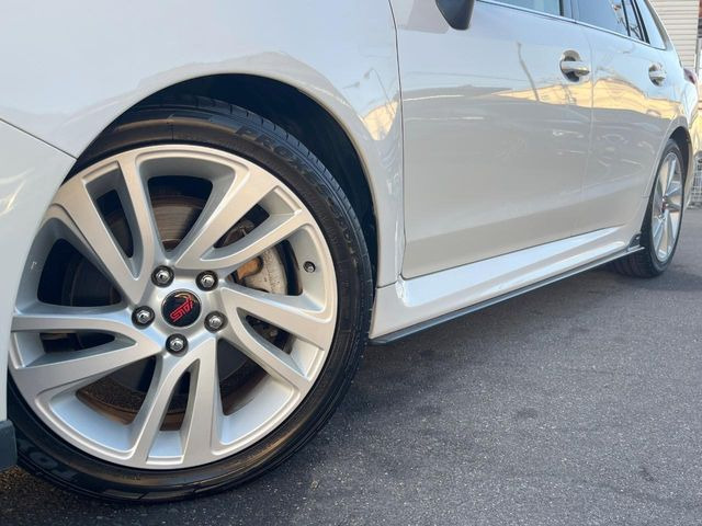 �y����18�C���`�A���~�z�C�[���z�O�ςɃ}�b�`���������A���~�z�C�[���𑕒����Ă���܂��B�e��ЊO�A���~�z�C�[����A�X�^�b�h���X�^�C�����戵�����Ă���܂��B���񂲑��k����������