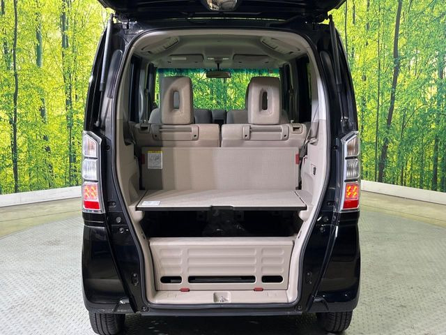 ���i�̂���������ʋ΁A���}���ɏ\���ȉ׎��X�y�[�X���m�ۂ��Ă���܂��B�Z�J���h�V�[�g��|���ƁA�傫�ȉו��̐ύڂ��\�ł���