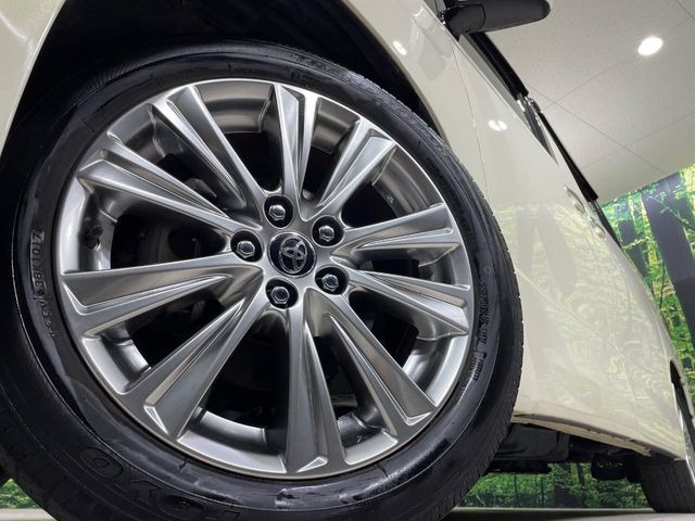 【純正18インチアルミホイール】外観にマッチした純正アルミホイールを装着しております。各種社外アルミホイールや、スタッドレスタイヤも取扱いしております。是非ご相談ください♪