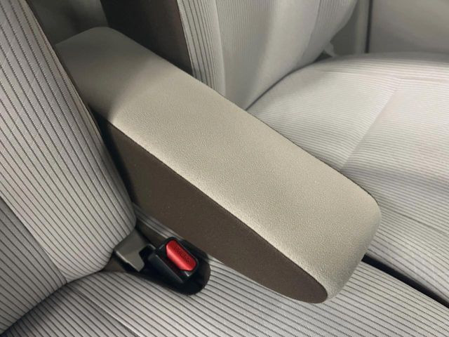 【アームレスト】運転中の身体の負担を軽減してくれるアームレストを装備♪