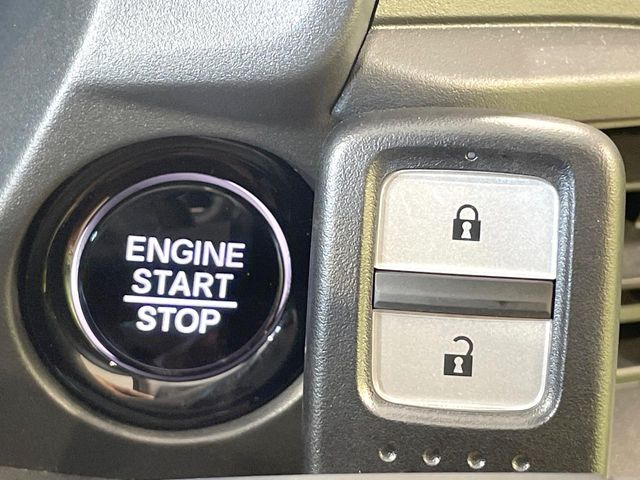 �yHonda�X�}�[�g�L�[�z�J�o����|�P�b�g�ɓ��ꂽ�܂܂ł��h�A�̎{���E�������\�ȃX�}�[�g�L�[�𑕔��B�G���W���̃I���E�I�t�����J�M�����o���K�v����������Ƃ��Ă��֗��ł���