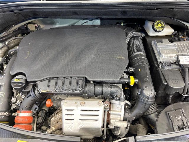 ●当店では、各メーカーの専用診断テスターを導入。国家資格を持つテクニカルスタッフも常駐しておりますので、万が一の際にも安心してご利用いただけます。