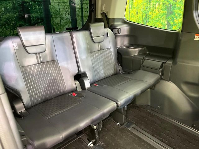 3列目シートはもちろん状態良好☆大人でもゆったりと座って頂けますので、大人数でのお出かけもラクラクです♪ご家族で、気の知れた仲間で、ドライブに行くのが楽しみですね♪