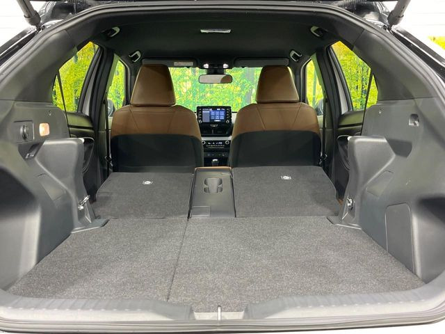 ���i�̂���������ʋ΁A���}���ɏ\���ȉ׎��X�y�[�X���m�ۂ��Ă���܂��B�Z�J���h�V�[�g��|���ƁA�傫�ȉו��̐ύڂ��\�ł���