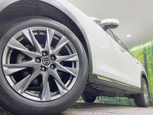 【純正19インチアルミホイール】外観にマッチした純正アルミホイールを装着しております。各種社外アルミホイールや、スタッドレスタイヤも取扱いしております。是非ご相談ください♪