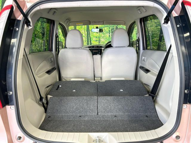 普段のお買い物や通勤、送迎等に十分な荷室スペースを確保しております。セカンドシートを倒すと、大きな荷物の積載も可能です♪