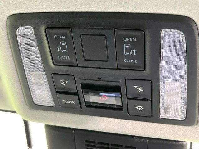 【両側パワースライドドア】スマートキーや運転席のスイッチで後席両側スライドドアの開閉が可能♪電動だから力を入れてドアを開ける必要が無く、小さなお子様でも簡単に開け閉めでき快適です♪