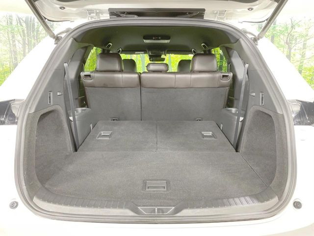 積み下ろしのしやすいデッキにはたっぷりと荷物を積み込んでいただけます。遊びから仕事まで、様々なシーンで頼れます♪