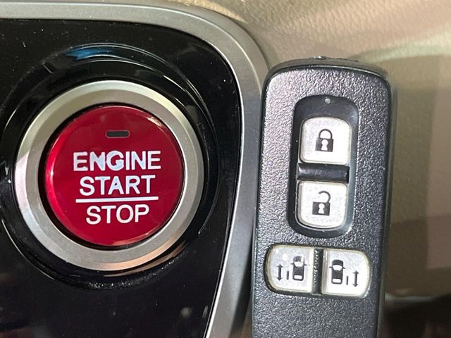 �yHonda�X�}�[�g�L�[�z�J�o����|�P�b�g�ɓ��ꂽ�܂܂ł��h�A�̎{���E�������\�ȃX�}�[�g�L�[�𑕔��B�G���W���̃I���E�I�t�����J�M�����o���K�v����������Ƃ��Ă��֗��ł���