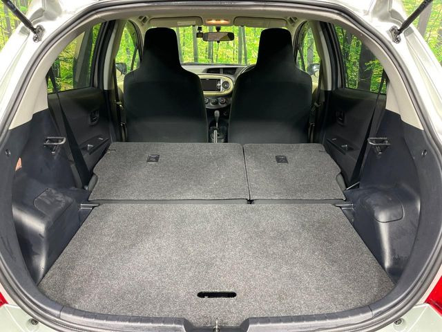 積み下ろしのしやすいデッキにはたっぷりと荷物を積み込んでいただけます。遊びから仕事まで、様々なシーンで頼れます♪