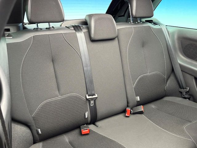 ●後部座席も気になるようなキズ・汚れやへたり等、大きなダメージはなく、良好な状態です。