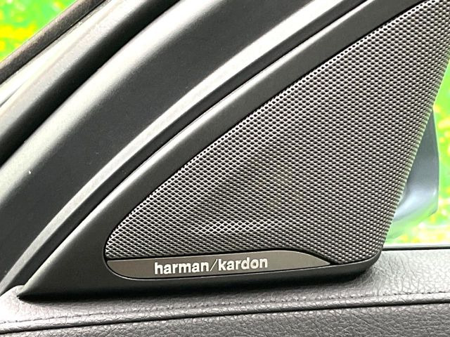 ��harman/kardon�T�E���h�V�X�e��:�I�[�f�B�I��僁�[�J�[����|����v���~�A���X�s�[�J�[�𑕔��B�����̃X�s�[�J�[����A���̗������܂ŕ����鍂�i���ȉ��y�����y���݂��������܂��B