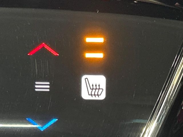 【シートヒーター】寒い日に重宝するシートヒーター!エアコンより早く温まってくれるので寒がりの人も安心ですね♪エアコンの温風は乾燥するから苦手、という方にもをおすすめです。