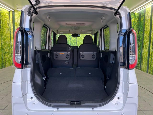 普段のお買い物や通勤、送迎等に十分な荷室スペースを確保しております。セカンドシートを倒すと、大きな荷物の積載も可能です♪