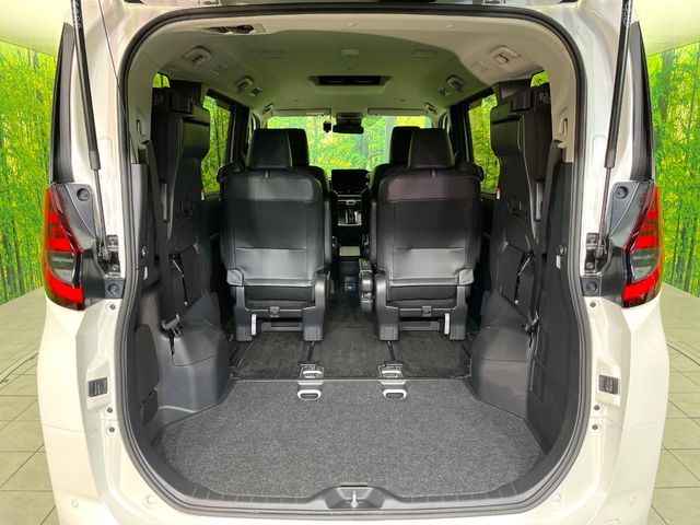 普段のお買い物や通勤、送迎等に十分な荷室スペースを確保しております。セカンドシートを倒すと、大きな荷物の積載も可能です♪