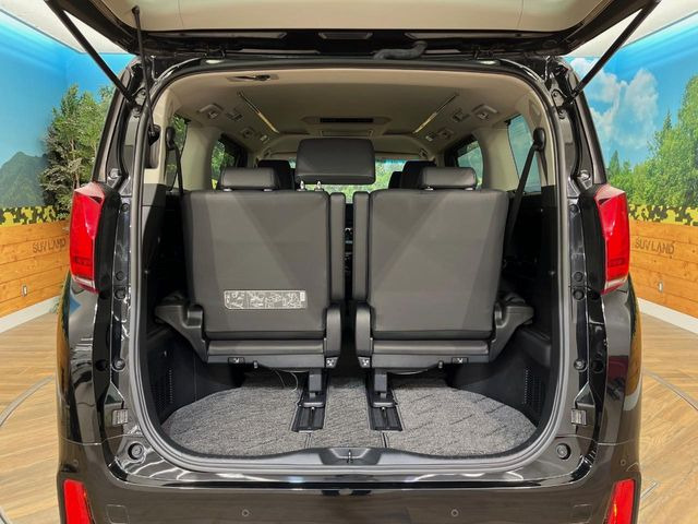 ���i�̂���������ʋ΁A���}���ɏ\���ȉ׎��X�y�[�X���m�ۂ��Ă���܂��B�Z�J���h�V�[�g��|���ƁA�傫�ȉו��̐ύڂ��\�ł���