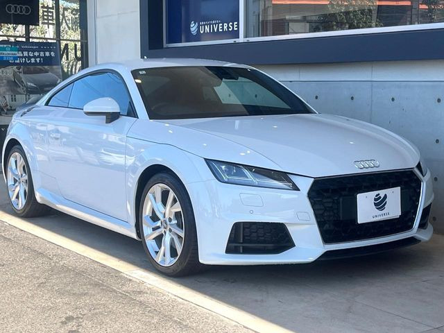 高透明度のガラス皮膜で撥水はもちろん、上質なツヤ・光沢を実現。紫外線や酸性雨から大切な愛車を保護し、色あせ・劣化を防止。「弾スプラッシュコート」、「弾プリミッサコート」からお選びいただけます。