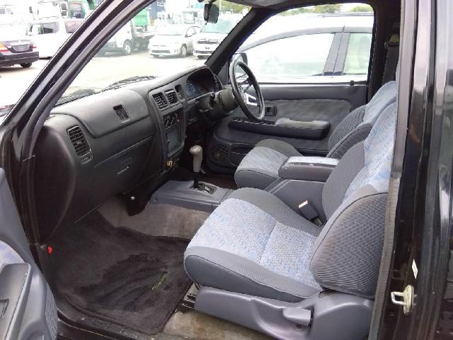 ハイラックススポーツピックアップ 2.0 エクストラキャブ 標準ボディ