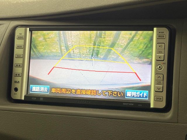【バックカメラ】駐車時に後方がリアルタイム映像で確認できます。大型商業施設や立体駐車場での駐車時や、夜間のバック時に大活躍!運転スキルに関わらず、今や必須となった装備のひとつです!