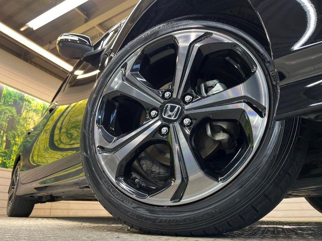 �y����18�C���`�A���~�z�C�[���z�O�ςɃ}�b�`���������A���~�z�C�[���𑕒����Ă���܂��B�e��ЊO�A���~�z�C�[����A�X�^�b�h���X�^�C�����戵�����Ă���܂��B���񂲑��k����������