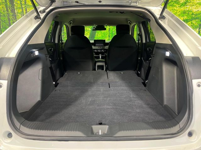 ���i�̂���������ʋ΁A���}���ɏ\���ȉ׎��X�y�[�X���m�ۂ��Ă���܂��B�Z�J���h�V�[�g��|���ƁA�傫�ȉו��̐ύڂ��\�ł���