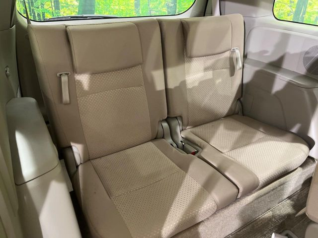 3列目シートはもちろん状態良好☆大人でもゆったりと座って頂けますので、大人数でのお出かけもラクラクです♪ご家族で、気の知れた仲間で、ドライブに行くのが楽しみですね♪
