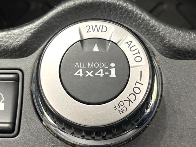 �y�I�[�����[�h4&times;4�z2WD/4WD���[�h����y�ɐ؂�ւ��\�B�R��d����2WD�A�X�^�b�N���ɖ𗧂�LOCK�AAUTO���[�h�ł�4WD�̔z���������Œ������A�H�ʏ󋵂��킸���肵��������T�|�[�g�B