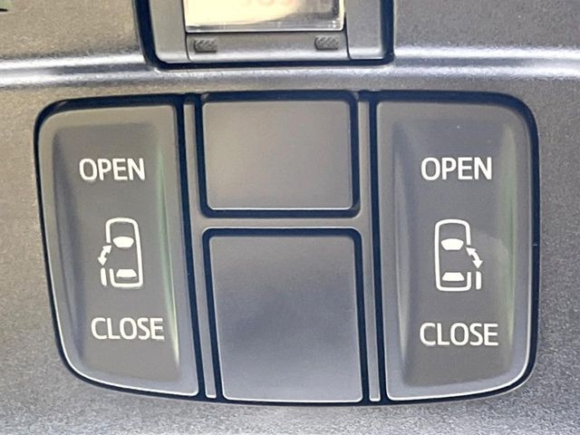 【両側パワースライドドア】スマートキーや運転席のスイッチで後席両側スライドドアの開閉が可能♪電動だから力を入れてドアを開ける必要が無く、小さなお子様でも簡単に開け閉めでき快適です♪