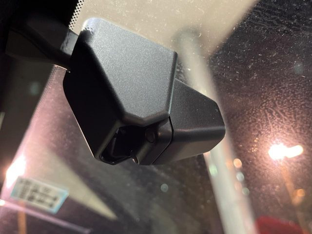 【ドライブレコーダー】安心・安全なカーライフに必須のドライブレコーダーを装備!走行中はもちろん、あおり運転や事故に遭遇した際の状況も映像で記録し、万一のリスクに備えます。