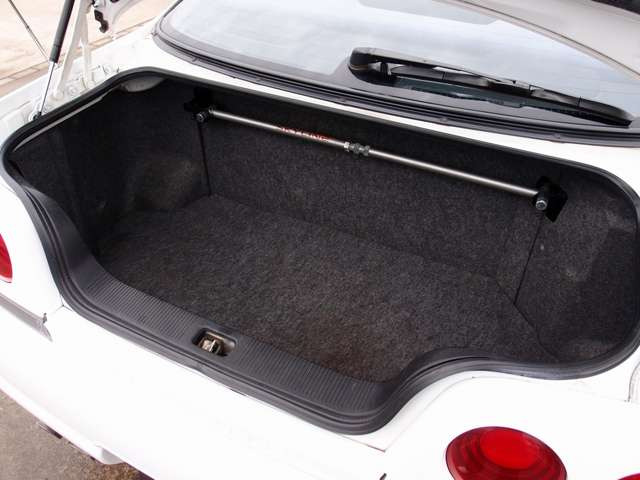 ���Ђ̓h�A�̃q���W����/�e�������/�t���A�}�b�g�ȂǁA�ׂ��ȏ����Y��ɃN���[�j���O�v���܂��B�V�Ԃ��낵���Ă̂悤�ȋP������ԗ������q�l�ɂ��[�Ԃ����Ē����܂��B�������̂��q�l�������S���Ă������������܂�