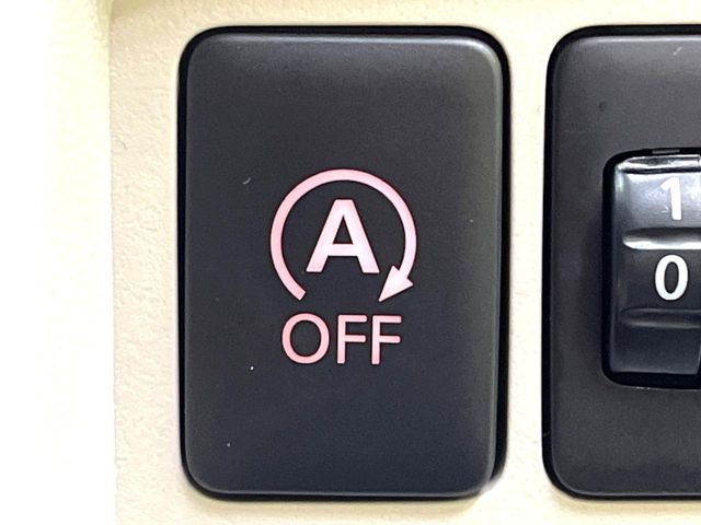 �y�A�C�h�����O�X�g�b�v�z�ԐM����a�؂Œ�Ԃ����ۂɃG���W�����~���A���ʂȔR���̏����}���܂��B�R��������ی�ɂȂ���@�\��G���W���̓u���[�L�𗣂��΍Ďn�����܂��B