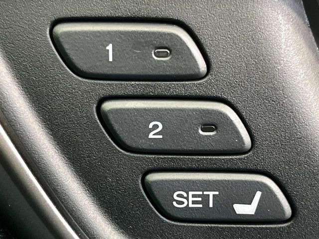 【メモリー機能付きパワーシート】ドライバーごとに設定したシート位置を記憶して、ボタン一つで切り替えできる便利な機能!運転する方が複数名いらっしゃるご家庭におすすめです♪