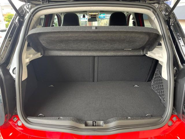 ●トランクルーム:趣味が広がる収容スペース!これだけの広さがあればお買い物やレジャーなどにも最適です!使用感も少なくきれいな状態を維持しております。