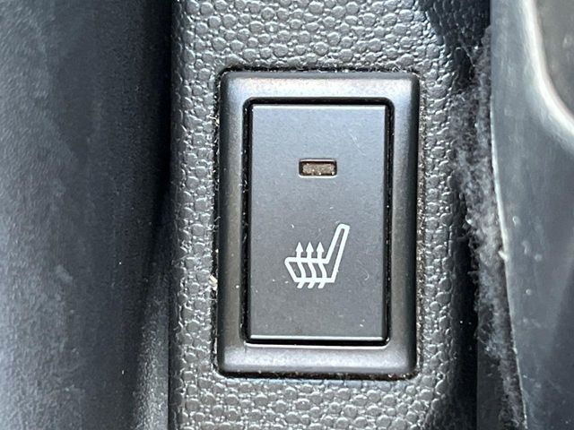 【シートヒーター】寒い日に重宝するシートヒーター!エアコンより早く温まってくれるので寒がりの人も安心ですね♪エアコンの温風は乾燥するから苦手、という方にもをおすすめです。