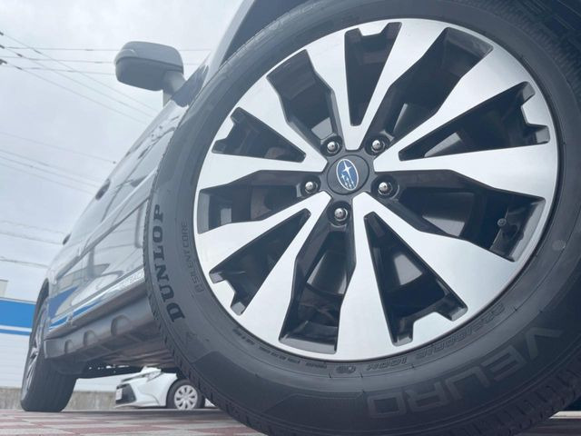 �y����18�C���`�A���~�z�C�[���z�O�ςɃ}�b�`���������A���~�z�C�[���𑕒����Ă���܂��B�e��ЊO�A���~�z�C�[����A�X�^�b�h���X�^�C�����戵�����Ă���܂��B���񂲑��k����������