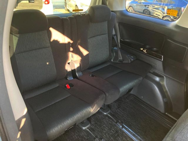 ◆3列目シートはもちろん状態良好☆大人でもゆったりと座って頂けますので、大人数でのお出かけもラクラクです♪ご家族で、気の知れた仲間で、ドライブに行くのが楽しみですね♪