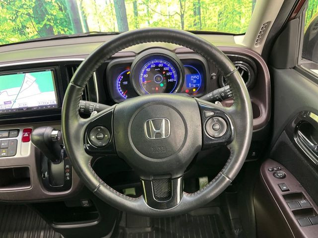 �y�����v�����X�e�A�����O�z�㎿�Ȋv���g�p���邱�ƂŁA��ɂ����������݂ƂĂ��^�]���₷���n���h���ł���