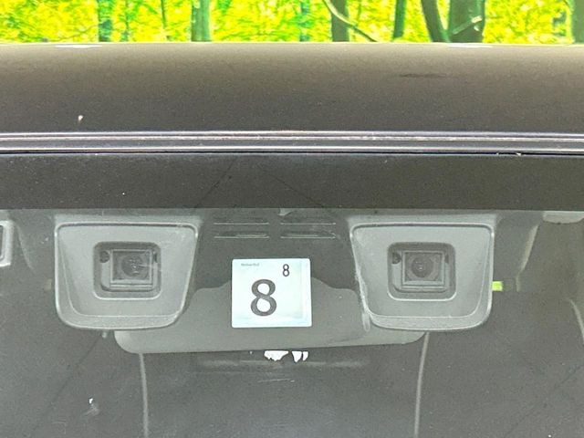 【デュアルカメラブレーキサポート】走行中に前方の車両等を認識し、衝突しそうな時は警報とブレーキで衝突回避と被害軽減をアシスト。より安全にドライブをお楽しみいただけます。