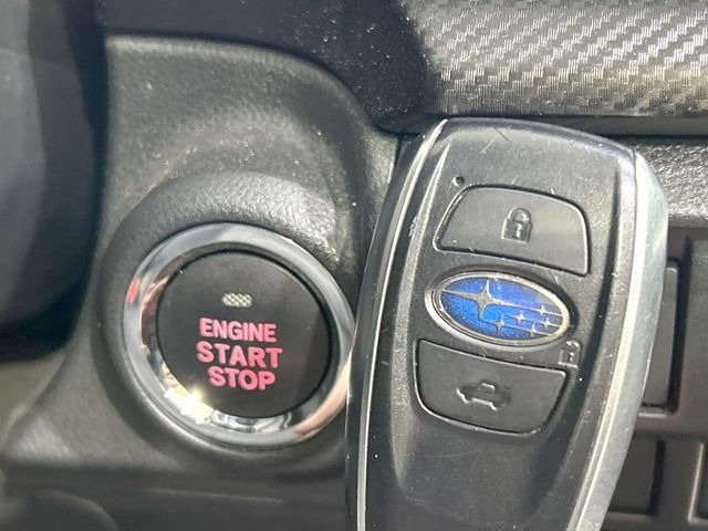 【アクセスキー&プッシュスタート】カバンやポケットに入れたままでもドアの施錠・解錠が可能なスマートキーを装備。エンジンのオン・オフ時もカギを取り出す必要が無く、ボタンをプッシュするだけでOK♪