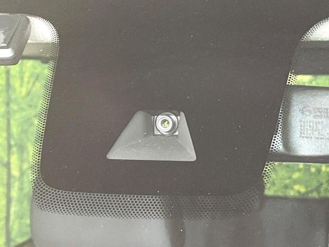 �y�C���e���W�F���g�G�}�[�W�F���V�[�u���[�L�z�t�����g�J�����őO���̎ԗ�����s�҂����m�B�Փ˂������Ȏ��͏Փ˔�Q�y���u���[�L���쓮�A�Փˉ�����T�|�[�g�B�����S�Ƀh���C�u�����y���݂��������܂��B