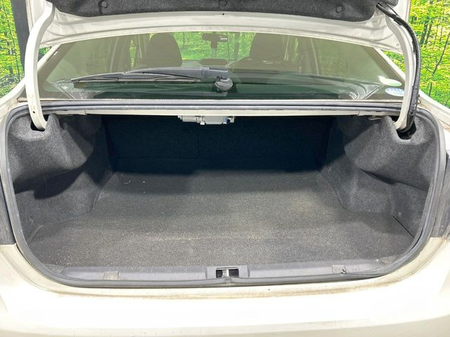 普段のお買い物や通勤、送迎等に十分な荷室スペースを確保しております。