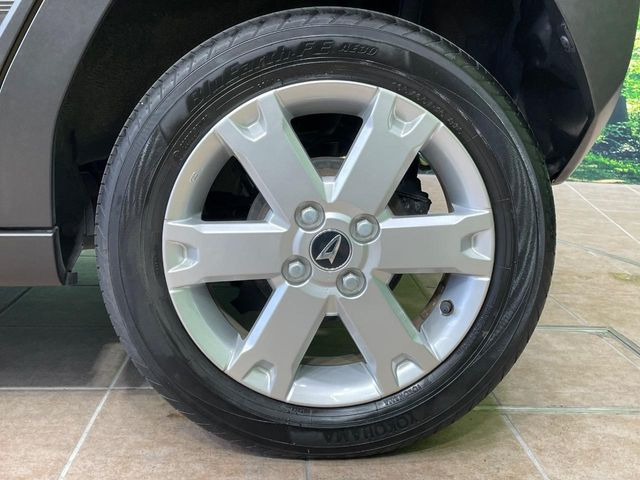 �y����15�C���`�A���~�z�C�[���z�O�ςɃ}�b�`���������A���~�z�C�[���𑕒����Ă���܂��B�e��ЊO�A���~�z�C�[����A�X�^�b�h���X�^�C�����戵�����Ă���܂��B���񂲑��k����������