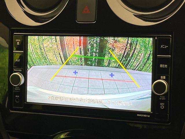【バックカメラ】駐車時に後方がリアルタイム映像で確認できます。大型商業施設や立体駐車場での駐車時や、夜間のバック時に大活躍!運転スキルに関わらず、今や必須となった装備のひとつです!