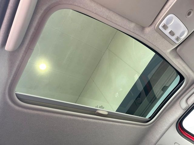 ●ガラスルーフを装備しております。開放的なドライブをお楽しみいただけます。