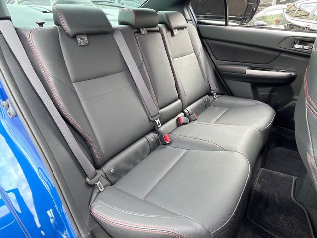 後部座席も気になるようなキズ・汚れやへたり等、大きなダメージはなく、良好な状態です。