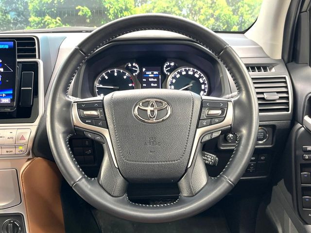 【レーダークルーズコントロール】高速道路での長距離走行が楽に!!自動で速度を保つクルーズコントロールが、衝突軽減システムと連携し、前方の車両を感知して車間を保つように速度調節してくれます!!