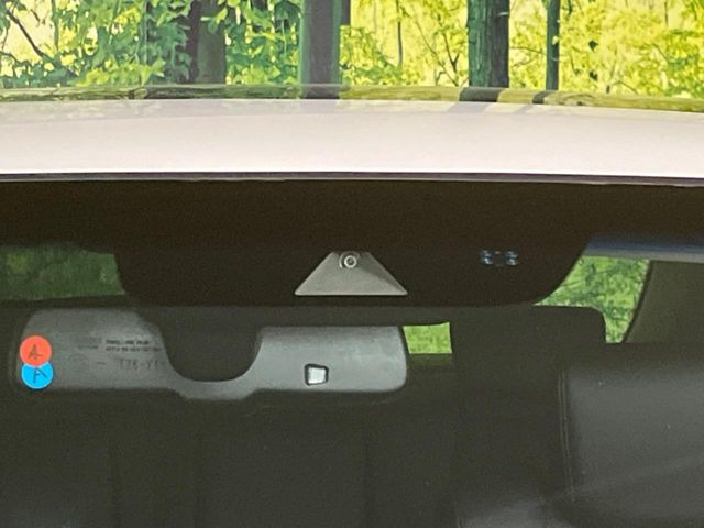 �y�z���_�Z���V���O�z���s���ɑO���̎ԗ�����F�����A�Փ˂������Ȏ��͌x��ƃu���[�L�ŏՓˉ���Ɣ�Q�y�����A�V�X�g�B�����S�Ƀh���C�u�����y���݂��������܂��B