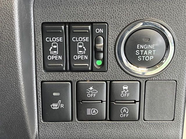 【両側電動スライドドア】運転席/助手席側とも電動スライドドアを装備。お子様の乗降りやお買い物の荷物の積み降ろしにも便利!さらに挟みこみ防止機構付きで安心です。