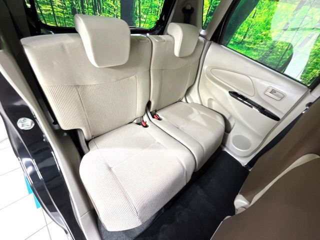 後部座席も気になるようなキズ・汚れやへたり等、大きなダメージはなく、良好な状態です。